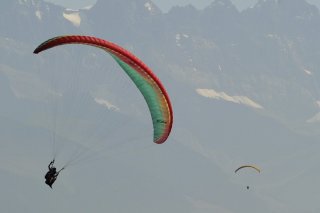 Un accident de parapente a coûté la vie à un Bernois de 31 ans, dimanche à Grindelwald. (photo d'illustration)